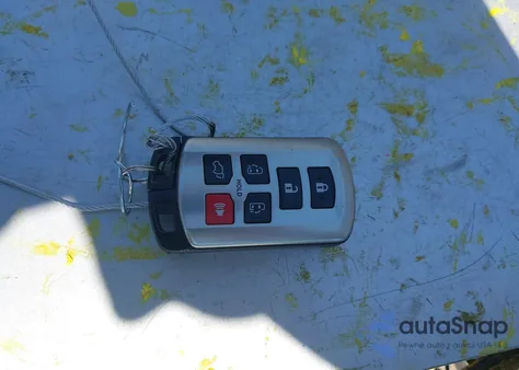 2016 Toyota Sienna Xle 8 Passenger z USA, uszkodzony, nr VIN 5TDYK3DC7GS739537